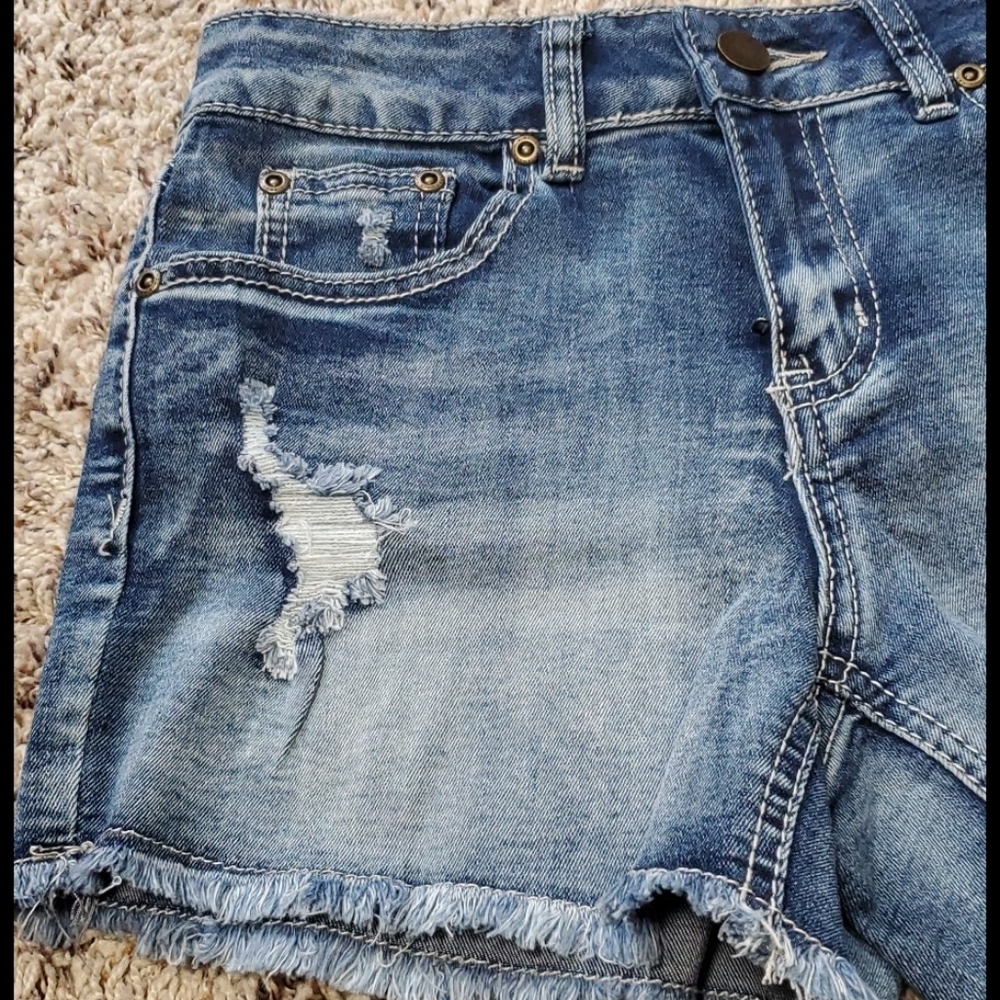 Denim Distressed Cutoff Shorts NWT - Picture 3 of 8